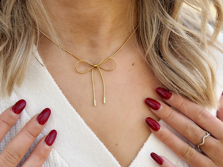 Bow Necklace In Gold